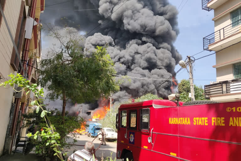 Fire breaks out at a chemical factory in Bengaluru  fire break out in Bengaluru  fire broke out in chemical factory  Fire breaks out  ബെംഗളൂരുവിലെ കെമിക്കൽ ഫാക്ടറിയിൽ വൻ തീപിടുത്തം  കെമിക്കൽ ഫാക്ടറിയിൽ തീപിടിത്തം  ബെംഗളൂരുവിൽ തീപിടിത്തം