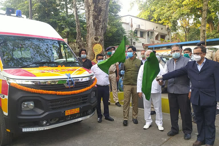 dc flags off ambulances in jamshedpur