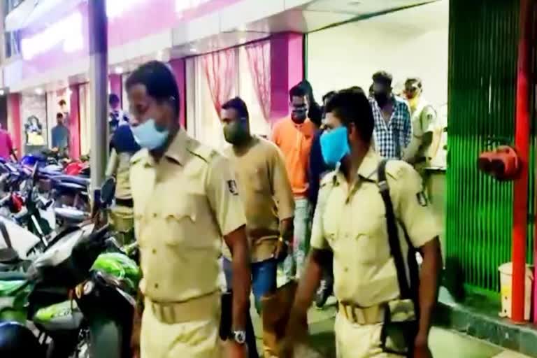sahadevkhunta thana police busts ipl betting 8 detained