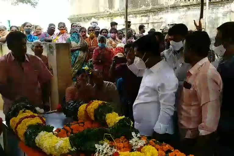 MLA Babu pays homage to Jawan Praveen Kumar Reddy