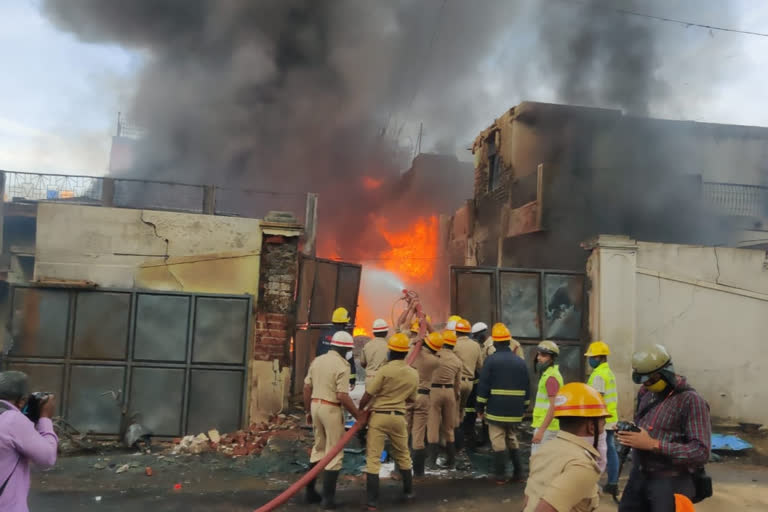 Chemical factory warehouse burnt  കെമിക്കൽ ഫാക്‌ടറി  ബംഗലൂരു  രേഖാ കെമിക്കൽ ഫാക്‌ടറി  Rekha chemicals