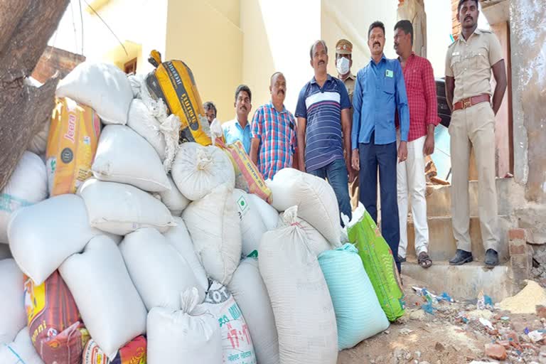 இரண்டரை டன் ரேஷன் அரிசி பறிமுதல்