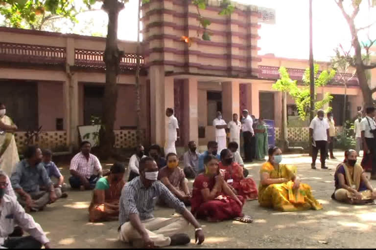 தக்கலை ஊராட்சி ஒன்றியத்தில் ஊராட்சித் தலைவர்கள் உள்ளிருப்புப் போராட்டம்