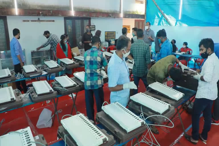 voting machine checking  trissur news  election latest news  തെരഞ്ഞെടുപ്പ് വാര്‍ത്തകള്‍  തൃശൂര്‍ തെരഞ്ഞെടുപ്പ് വാര്‍ത്തകള്‍