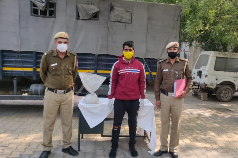 drug peddler arrested in baba haridas nagar