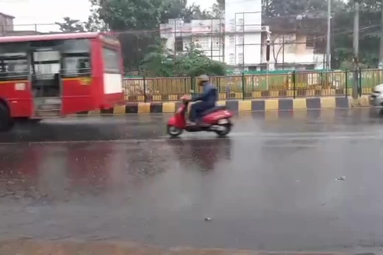 విశాఖలో కుండపోత వర్షం