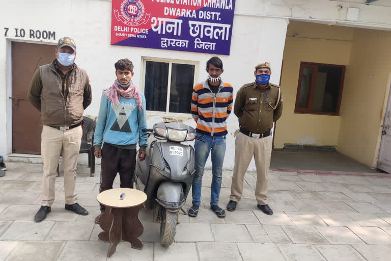 Delhi police arreted 2 crook in Chhawla