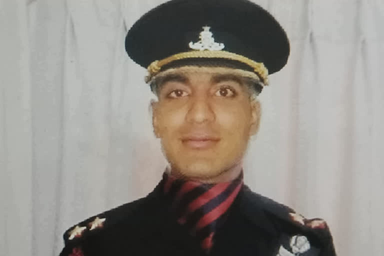 fake army oficer arrested in pune