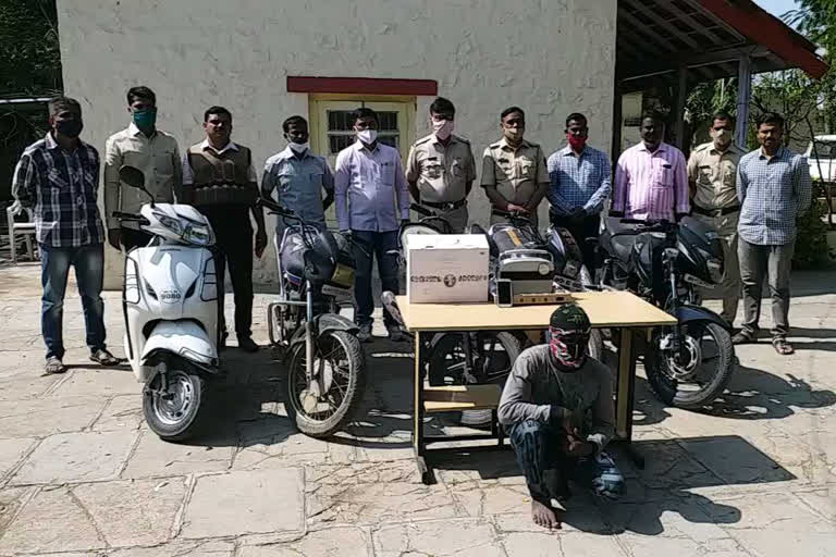 Two-wheeler thief arrested in Solapur