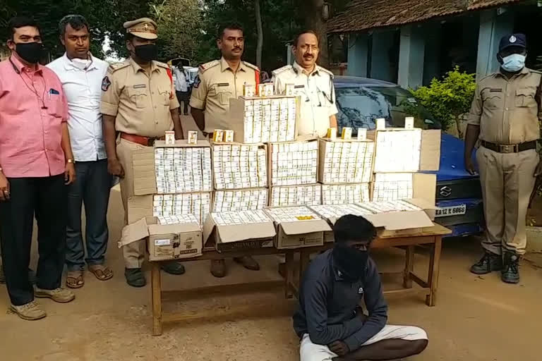 Police raid illegal liquor smuggling in Lepakshi