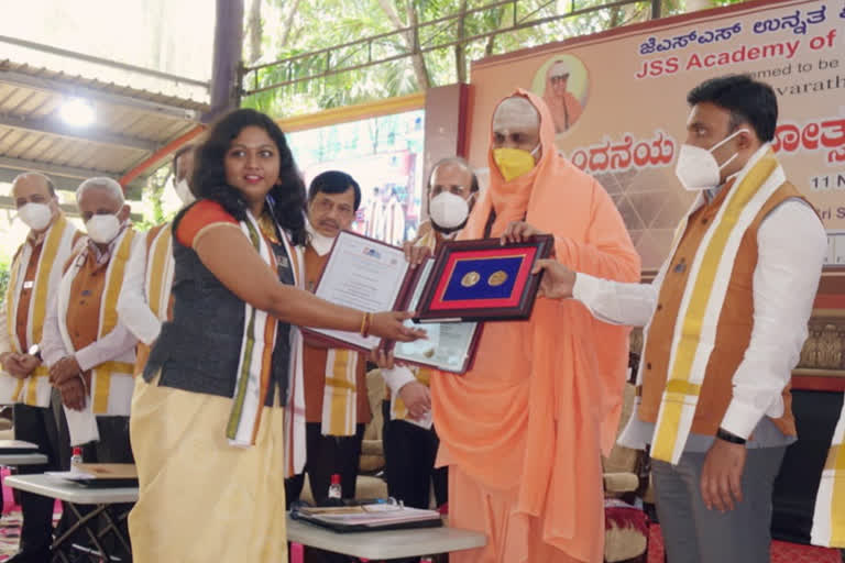 Dr. Pooja who won two Gold Medals in the anesthesiologist