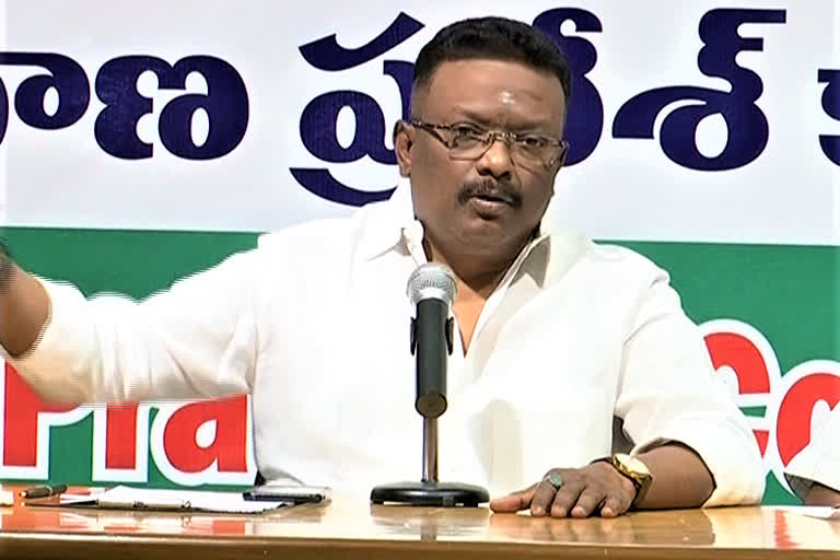 aicc spokes person dasoju sravan comments on central minister kishan reddy