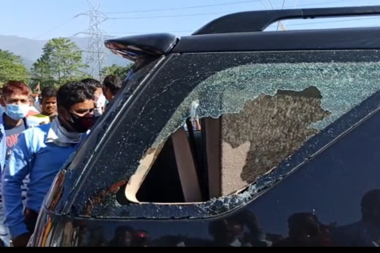 miscreants attack on state bjp president car in kalchini