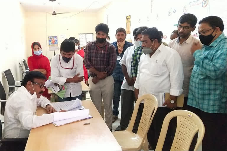 Collector surprise inspections at markapuram the Secretariat