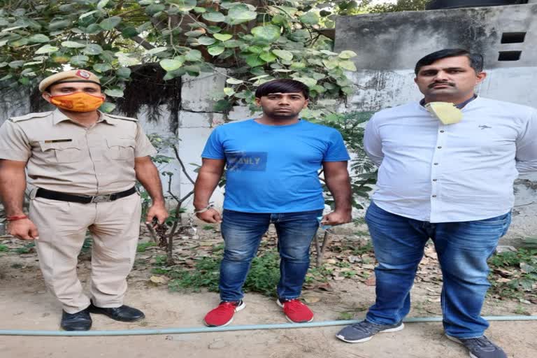 Accused arrested in case of robbery of 40 lakhs on the strength of arms