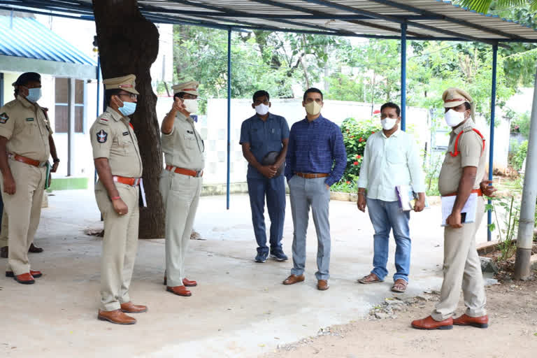 SP Vishal Gunni visits Narasaraopet.