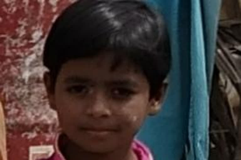 6 year old girl spent 24 hours in the Komaranahalli jungle!  Komaranahalli jungle  6 year old girl  6 വയസുകാരി 24 മണിക്കൂര്‍ കാടിനുള്ളില്‍ അകപ്പെട്ടു  കാടിനുള്ളില്‍ അകപ്പെട്ടു  ആറ് വയസുകാരി