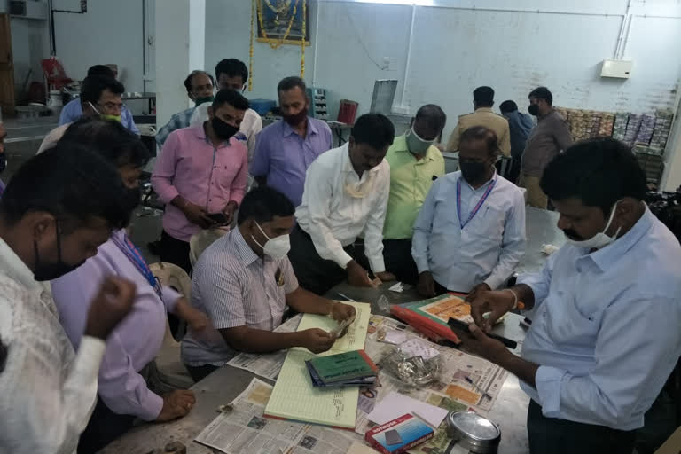 2.21 crore hundi collection in mahadeshwara temple within 54 days