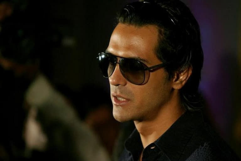 Arjun Rampal  Actor Arjun Rampal reaches NCB office  questioning in a drug case  NCB arrests actor Arjun Rampals friend  Paul Bartel  അര്‍ജുന്‍ രാംപാലിനെ എന്‍സിബി ചോദ്യം ചെയ്യുന്നു  അര്‍ജുന്‍ രാംപാലിന്‍റെ സുഹൃത്ത് അറസ്റ്റില്‍  അരുജുന്‍ രാംപാല്‍ വാര്‍ത്തകള്‍