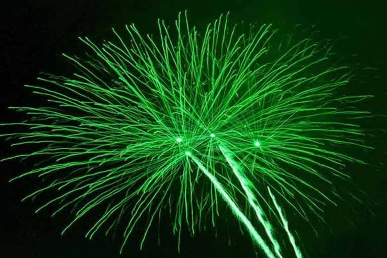 Telengana government permitted sale of green cracker  Deepavali day  Supreme Court  bursting of green crackers  Telangana government  Telengana  Hyderabad  തെലങ്കാനയില്‍ പരിസ്ഥിതി സൗഹൃദ പടക്കങ്ങള്‍ക്ക് അനുമതി  തെലങ്കാന  പടക്കങ്ങള്‍ക്ക് അനുമതി  സുപ്രീം കോടതി