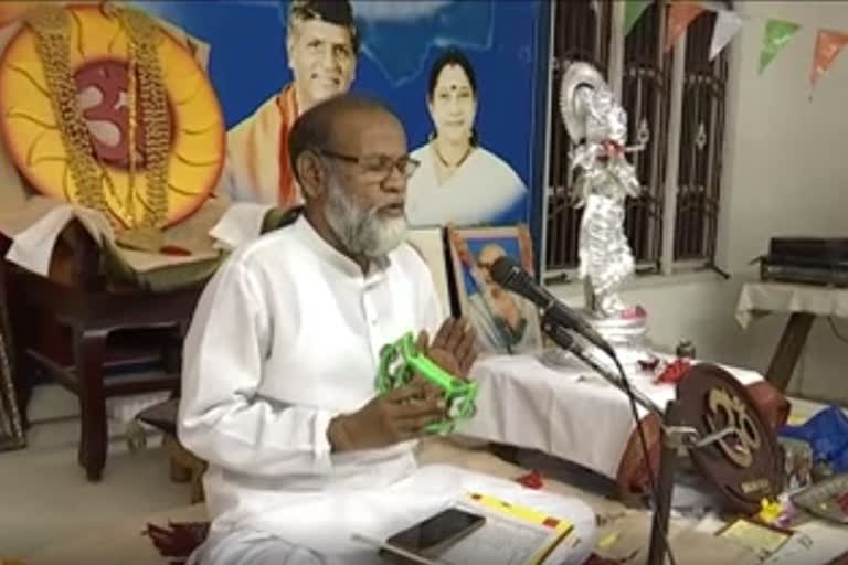 Shaik Basha teaches Gita Shlokas Shaik Nazeer Basha MuSLIM MAN TEACHES YOGA Nellore muslim man பகவத் கீதை, யோகா கற்பிக்கும் இஸ்லாமியர் Shaik Basha teaches Githa Shaik Basha ஷேக் நஸீர் பாஷா யோகா பகவத் கீதை பகவத் கீதை ஓதும் இஸ்லாமியர்