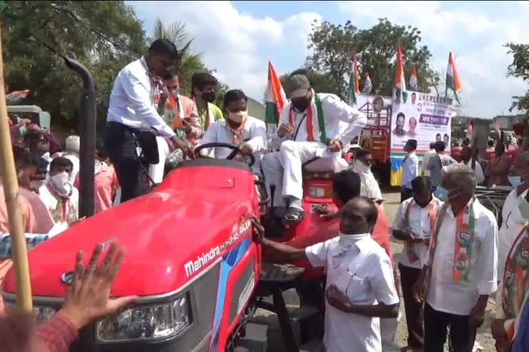 congress-tractor-rally-against-the-centres-agricultural-laws-in-washim