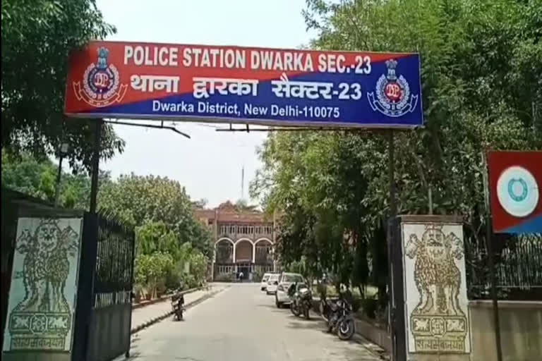 Dwarka Sector 23 police arrested two mobile thieves