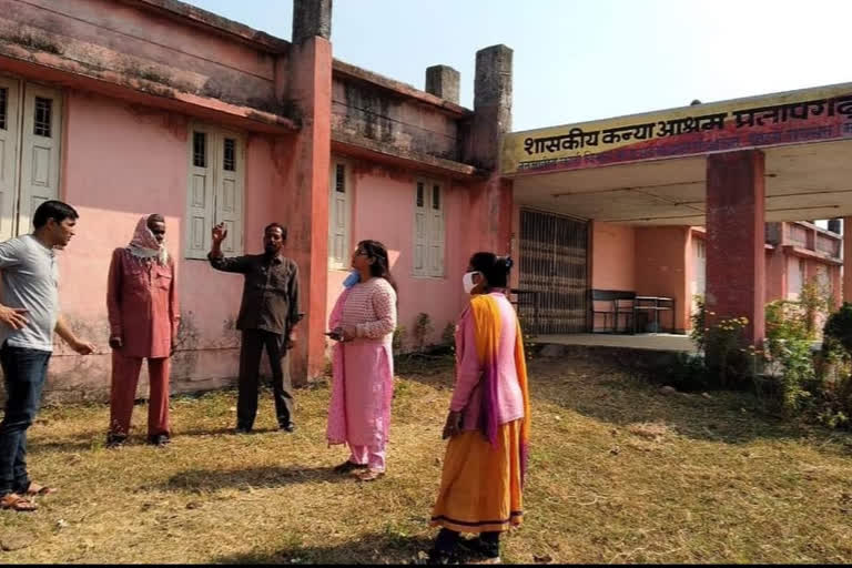 SDM Sanghamitra inspects Pratapgarh hostel in silwani tehsil raisen