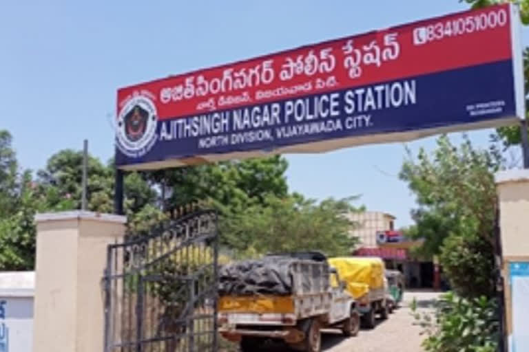 Road robberies in Ajit Singh Nagar Policestation area at vijayawada