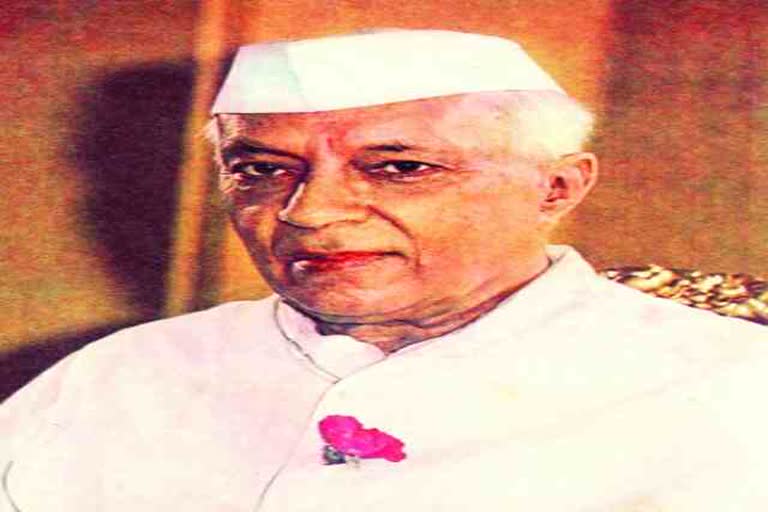 minister-rameshwar-oraon-salutes-pandit-jawaharlal-nehru