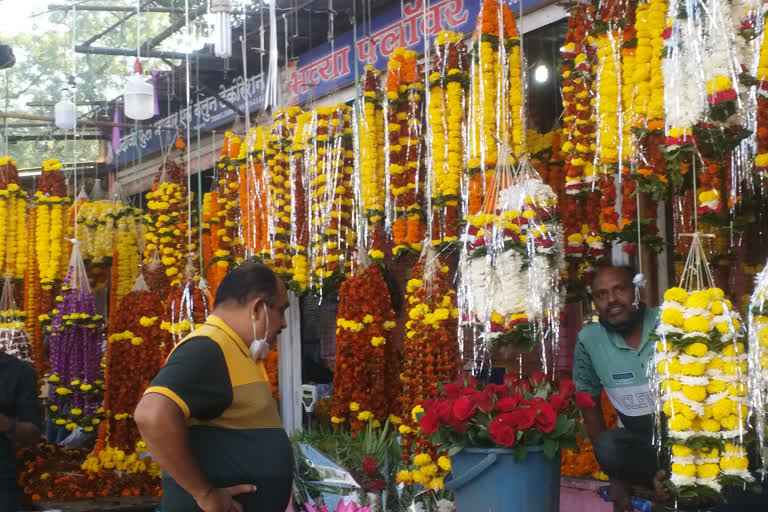 Flowers expensive in Chhindwara