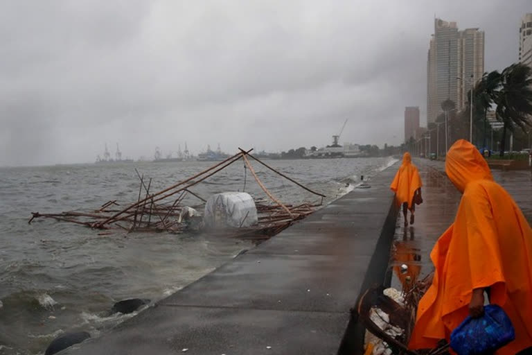 Typhoon Vamco  Typhoon Vamco in Philippines  Typhoon Vamco batters Philippines  flash floods in Philippines  landslides in Philippines  Philippine National Police  Torrential rains in Philippines  വാംകോ ചുഴലിക്കാറ്റ്  ഫിലിപ്പീന്‍സില്‍ മരണ സംഖ്യ 53 ആയി  മനില  വാംകോ