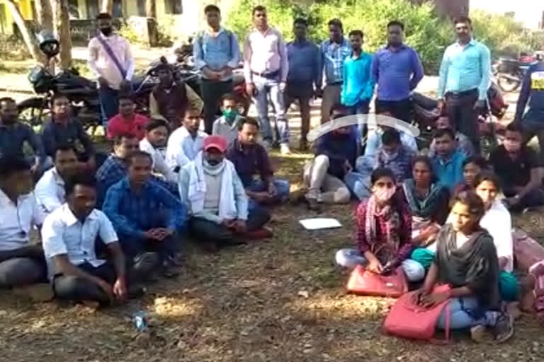 protest against Block Program Officer in Dumka