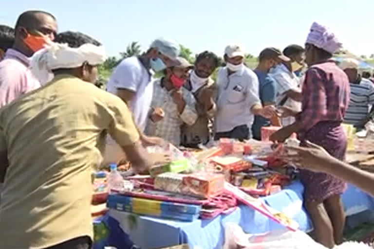 కరోనా ఎఫెక్ట్ : ఆర్ట్స్ కళాశాలలో ఈసారి బాాణాసంచా దుకాణాలు లేవు