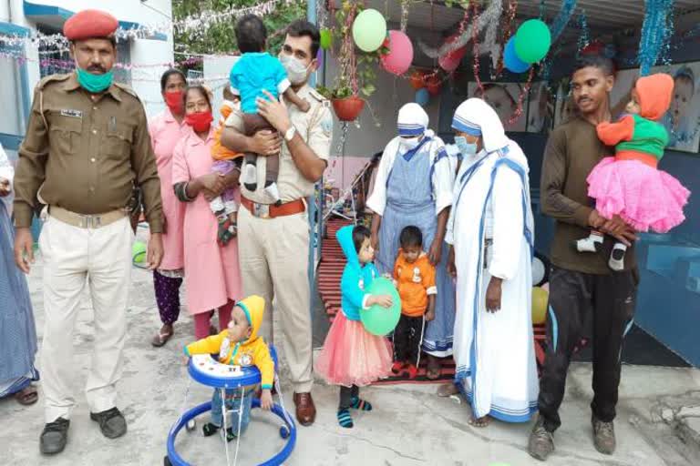 policeman celebrated childrens day and diwali with orphans in hazaribag