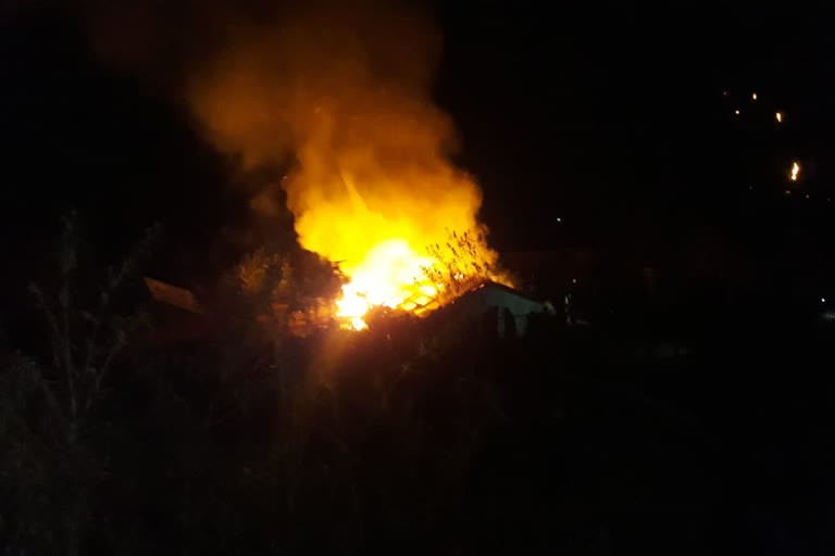 Fire breaks out in furniture shop due to crackers in Uttarakhand