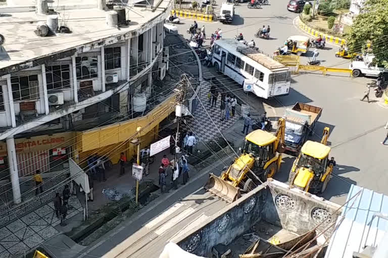 Building at Rasal Chowk