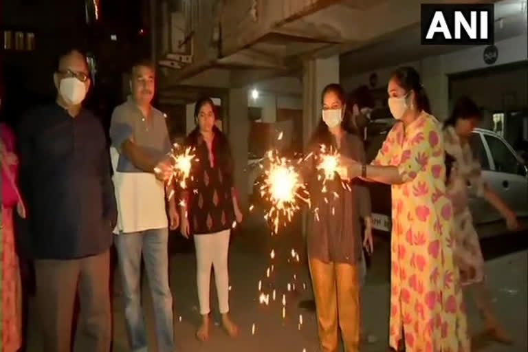 Diwali celebration in Hyderabad  burst crackers during Diwali celebration  ദീപാവലി ആഘോഷം  ദീപാവലി  ഹൈദരാബാദില്‍ ദീപാവലി