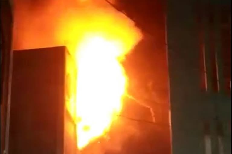 fire accident at karvan in hyderabad