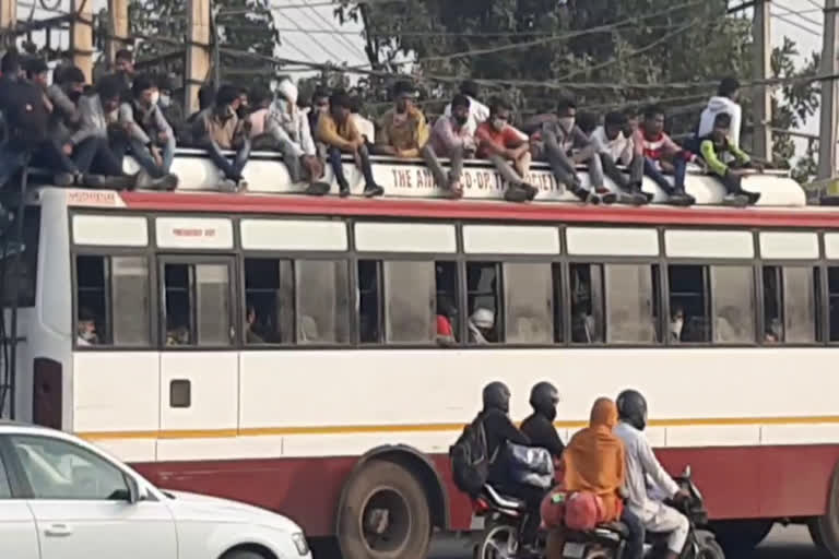 Traveling by sitting on roofs of buses in sohna