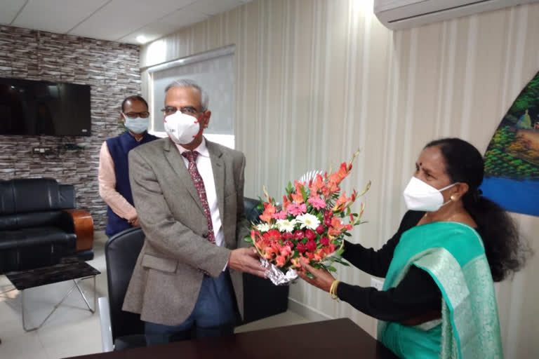 Dr. Kameshwar Prasad new director of RIMS takes charge