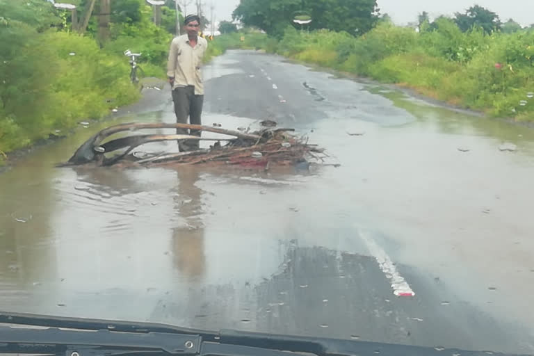 అధికారులు మరిచారు.. కానీ ఆ యువకుడు బాధ్యత చూపాడు!