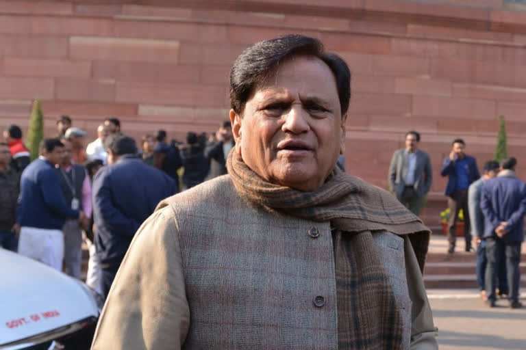 Ahmed Patel in ICU  Gurugram hospital  Congress veteran and party Treasurer  ന്യൂഡൽഹി  അഹമ്മദ് പട്ടേൽ  ശശി തരൂര്‍