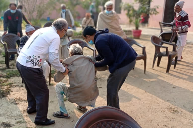 Message of brotherhood by celebrating Diwali with helpless elders In rampur