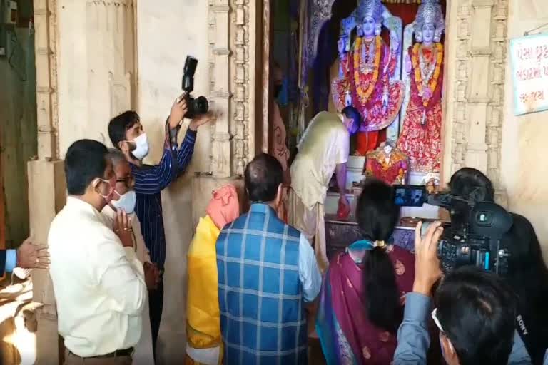 Gujarat Chief Minister Vijay Rupani offers prayers at Panchdev temple in Gandhinagar along with his wife