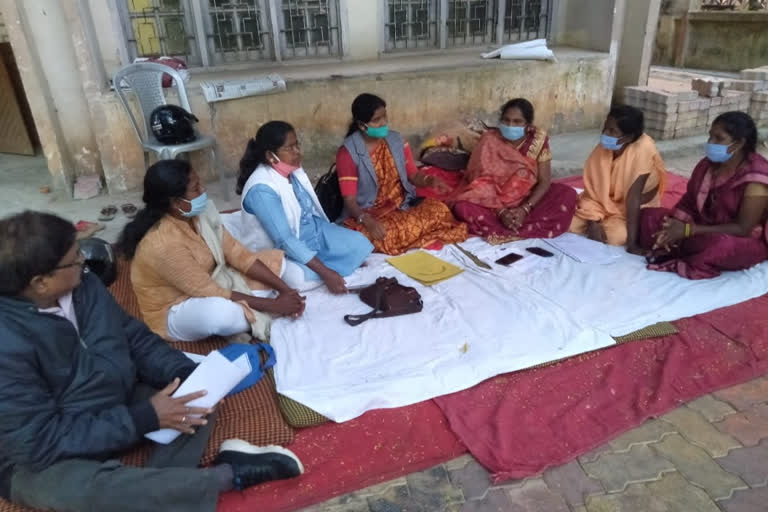 zila parishad vice president ends hunger strike in ranchi