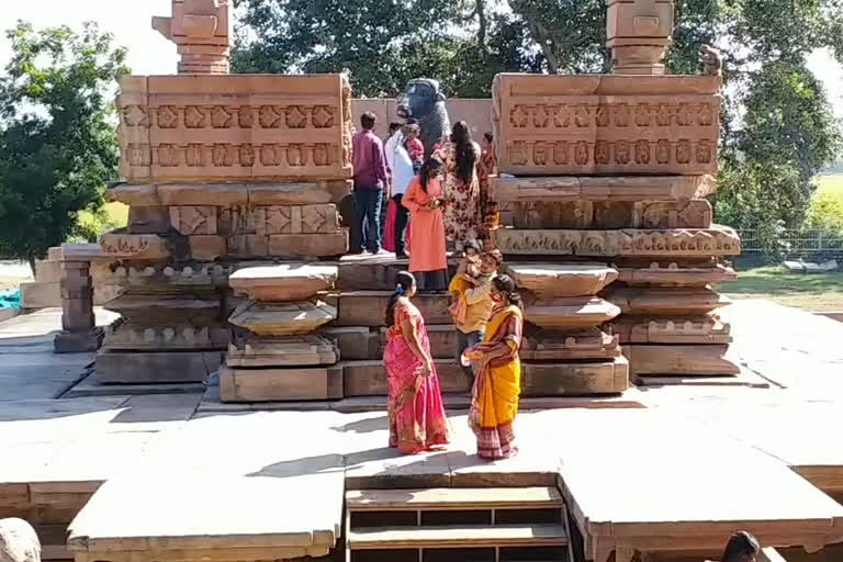 special pooja in ramappa temple on the eve of karthika somavaram in mulugu district