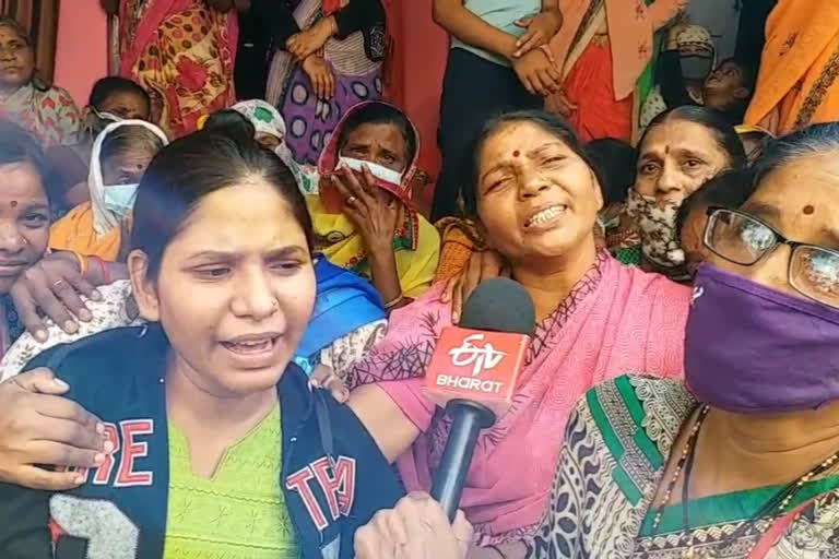 Martyr Bhushan Satai was given his last farewell by the people of Katol