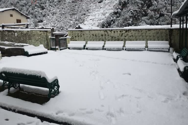 Heavy snowfall in Uttarakhand