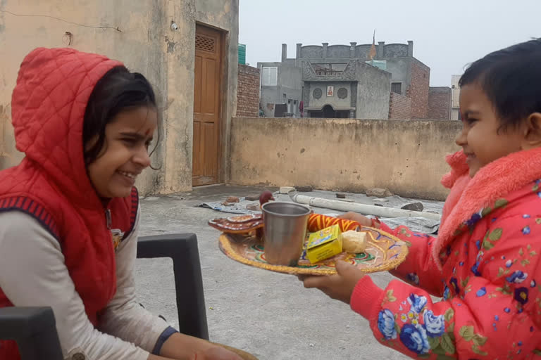 two sisters celebrated bhai duj after considering soldiers as their brothers